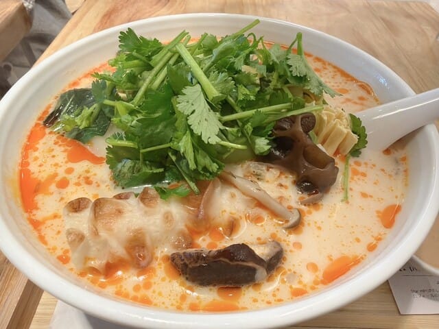 乳白スープの麻辣湯